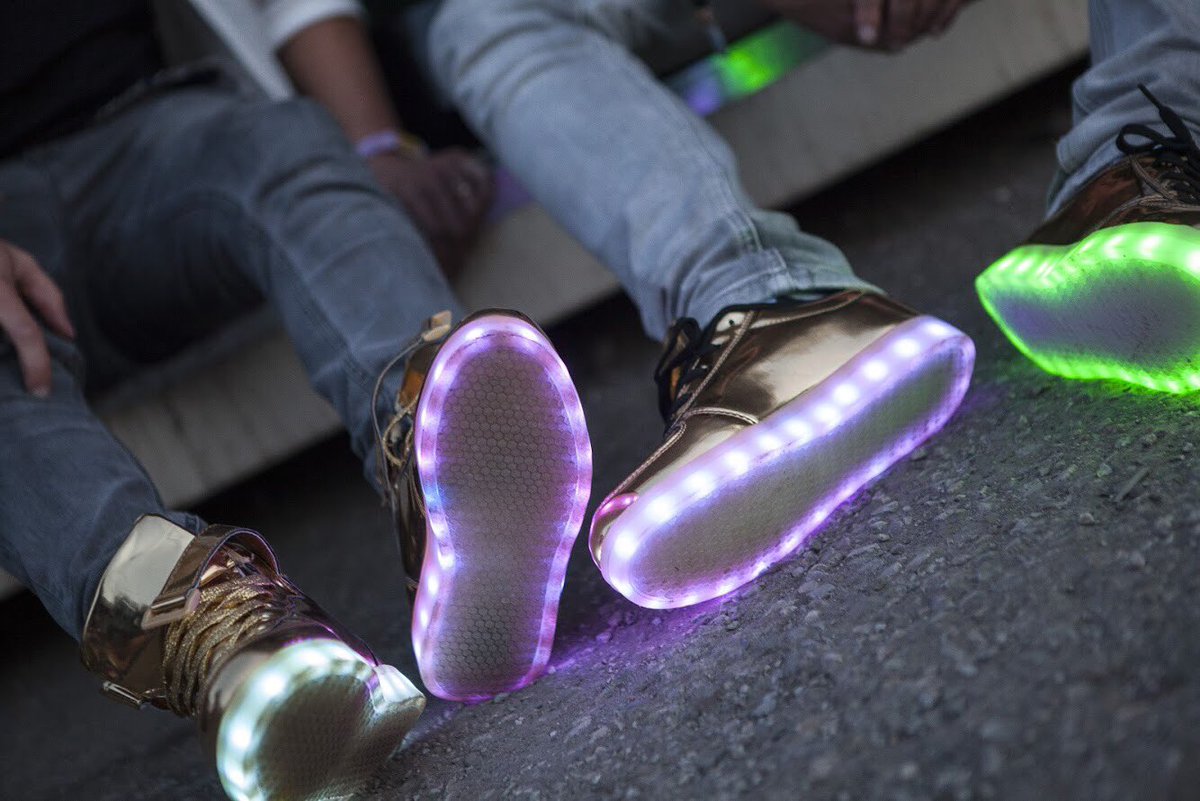 tosenovsky's tweet photo. Golden boys 🏅🤗🤩😂🕺🕺🥂 #kdosiHrajeNezlobi #colours #tomasMacura #gold #shoes #coloursofostrava #party #ostrava #festivaloutfit  @Macura2014 foto by: @lukashorky #festivaloutfit https://t.co/UsIWCGoCeP