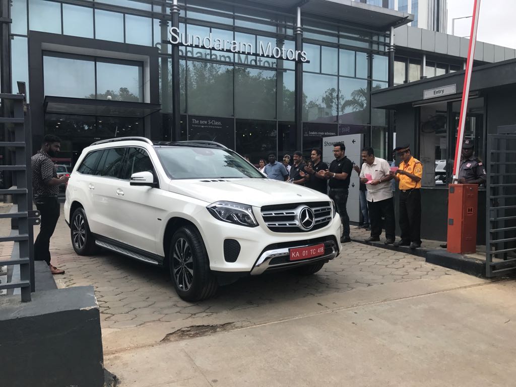 sundaram_motors's tweet photo. Finest Fashion & Luxury comes together at #AdventureDrive.
#SimonCarter in association with #sundarammotors created another scintillation to #NandiHills. https://t.co/FvxojRqeTW