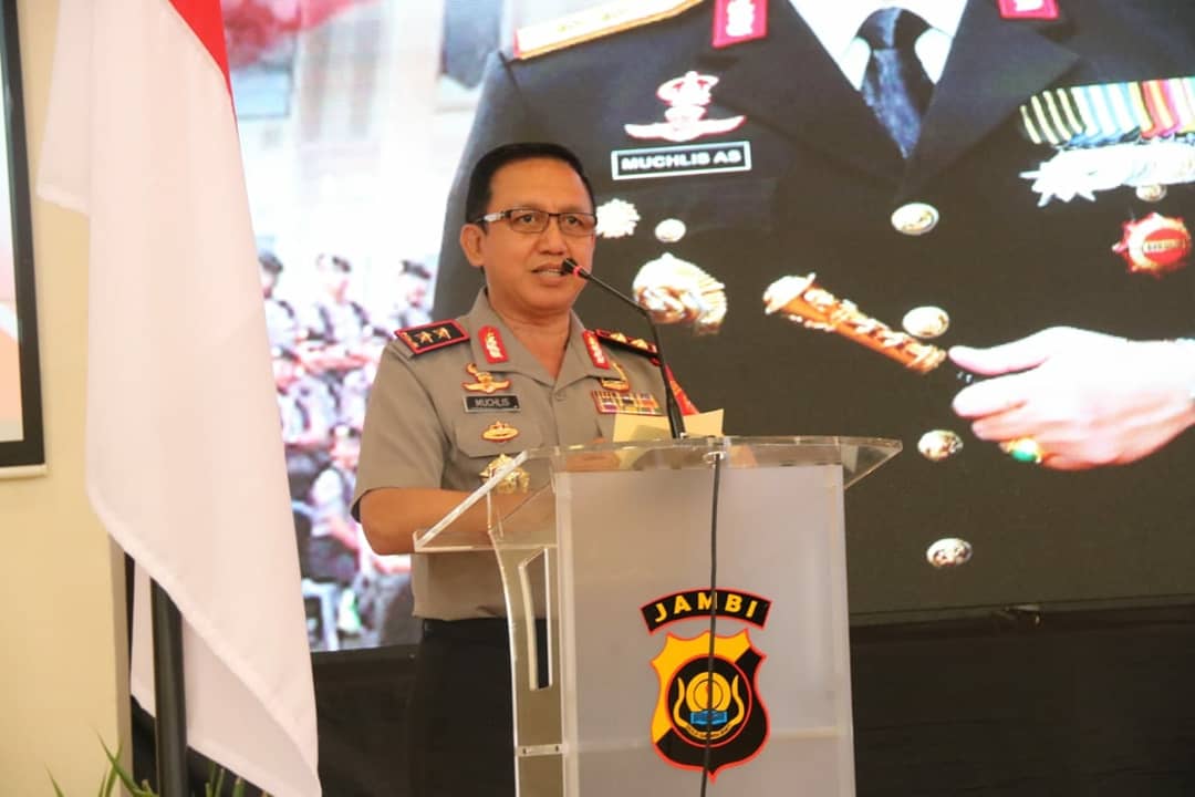 polda_jambi's tweet photo. Kapolda Jambi Pimpin Sidang Kelulusan Akhir Bintara Polri T.A.2018
Panitia Daerah Polda Jambi
#savepolri
#22menit
#kamitidaktakut
#viral
#asiangames2018
#repost
#2018
#haribhayangkara
#haribhayangkara72
#himbauanpolri
#jambibermartabat
#polrihebat
#polisiindonesia https://t.co/rn7BWpJI1U