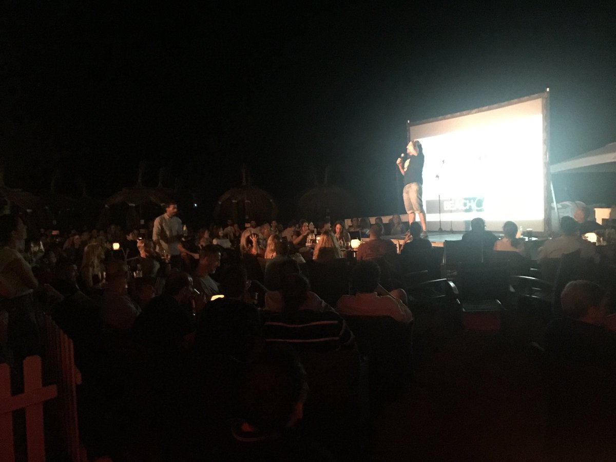 comicos_tv's tweet photo. Fantástica noche la del pasado jueves en @Hoyo19Motril gracias a @NachoGarciaR y @VaqueroEH . #ComicosUnoaUnonopara https://t.co/HevvZXJi5n