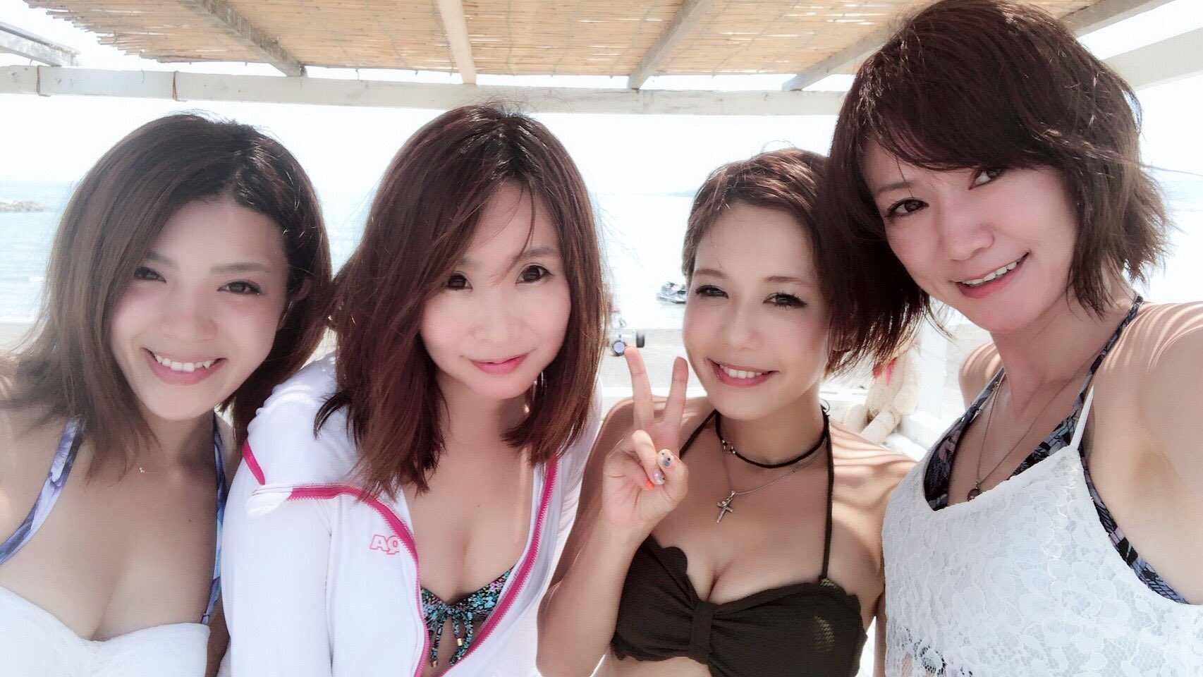 小笠原 奈央 No Twitter 金沢にて 皆様ありがとうございました 皆様にお会いできて本日もすこぶる幸せなーりー美味しいのも沢山いただきもう全て食べ尽くしました 笑 この前も恒例のこの四人で夏イベント決行できて嬉しい 肌が黒すぎるけど まだまだ夏を満喫