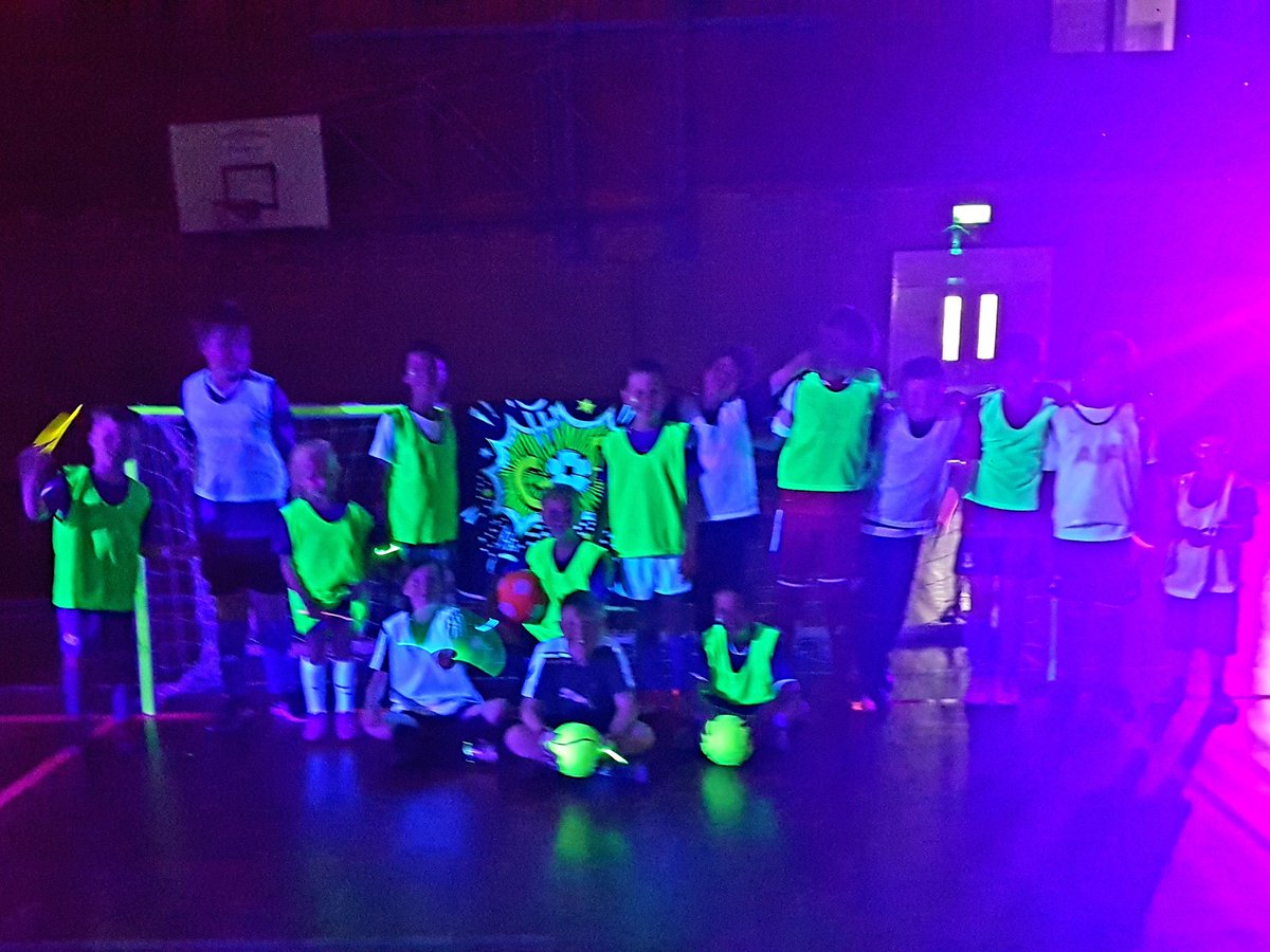 dj_4hire's tweet photo. Happy 10th Birthday to Alfie! Congrats to all the other boys from #AFCChesil for joining the UV Football party! #dj4hire #kidsparty #footballparty #uv #Glowinthedark #weymouth #dorset https://t.co/YpWCXT7NN8