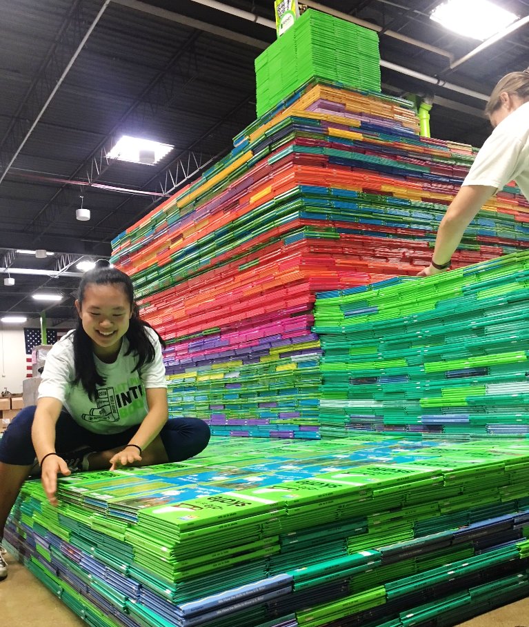 berniesbookbank's tweet photo. Thank you to the amazing volunteers who built the record-breaking #BookPyramid, book by book! #ShoutoutSaturday #BooksForABetterLife https://t.co/rjF9CNVvAV