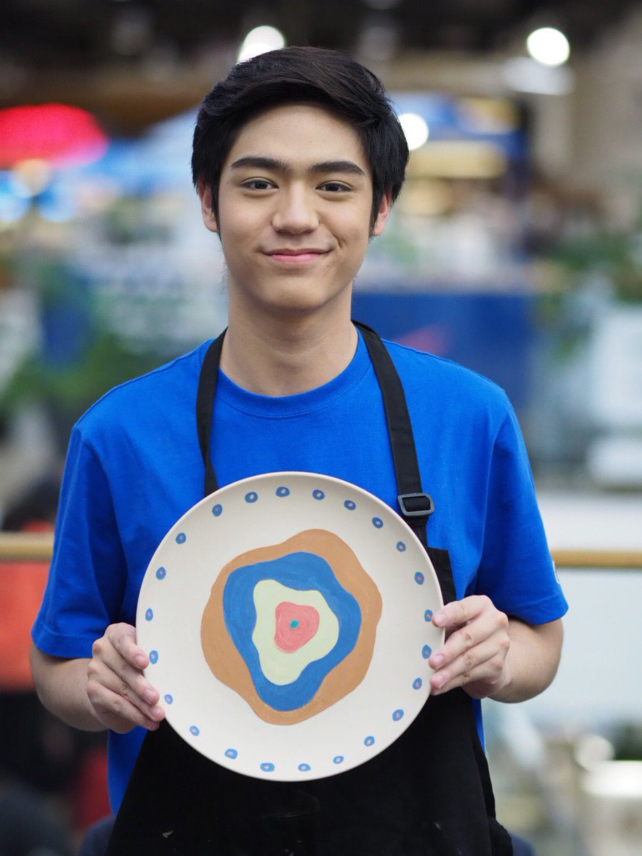 NadaoBangkok's tweet photo. วันนี้แบงค์และพี มาร่วมงาน ODS Heart-Made Workshop พร้อมเพ้นท์ลายสวยๆ ลงบนจานให้ดูด้วยน้า

#NadaoArtist
#BankThiti #แบงค์ธิติ
#peatrs #พีสาริษฐ์
#ODSheartmadeworkshop #objectsofdesirestore https://t.co/gNGi6AUjjI