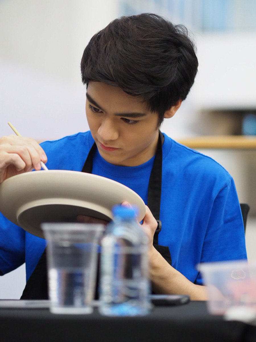 NadaoBangkok's tweet photo. วันนี้แบงค์และพี มาร่วมงาน ODS Heart-Made Workshop พร้อมเพ้นท์ลายสวยๆ ลงบนจานให้ดูด้วยน้า

#NadaoArtist
#BankThiti #แบงค์ธิติ
#peatrs #พีสาริษฐ์
#ODSheartmadeworkshop #objectsofdesirestore https://t.co/gNGi6AUjjI
