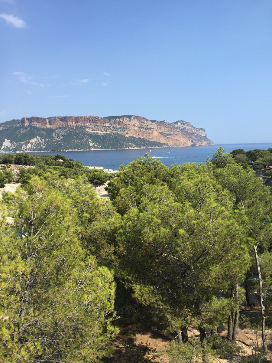 BeatGiger's tweet photo. aus der unvollständigen Serie Paradiese dieser Welt...#cassis #callanques https://t.co/qFOIYEUxu2