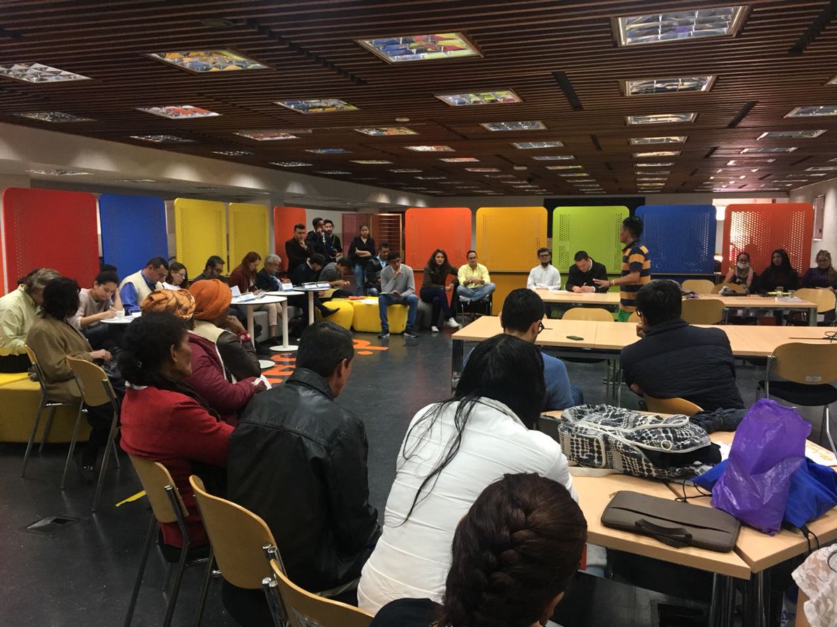 LabPazUNAL's tweet photo. "Alternativa de desarrollo socio-ambiental a través del manejo responsable de residuos sólidos", es el proyecto que en este momento socializa en el pitch del #LabPazDIA. https://t.co/JZ1F7Qom0G