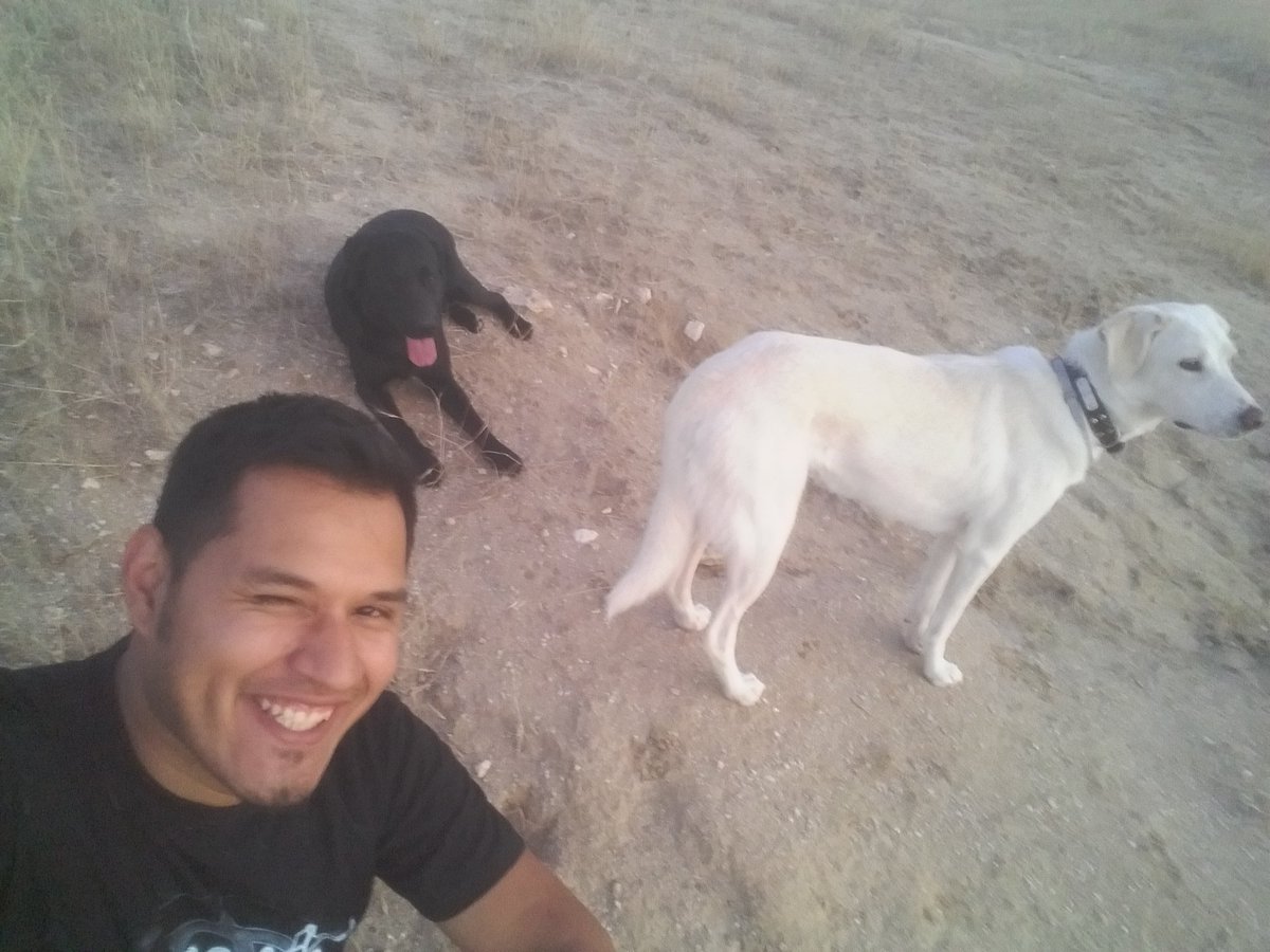 BersErik_Guzman's tweet photo. En la mañana, en el paseo de NaGaTSu nos quedamos bloqueados buscando una escapatoria al abismo XDD #BeChillin https://t.co/imwwuJc1yh