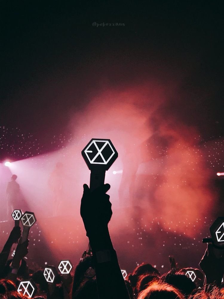 EXOL_THteam's tweet image. วันนี้วันครบรอบ 4ปีของเอลี่ทั้งโลก
 
Happy birthday to EXOL around the world 🌎

ขอบคุณเอลี่ทุกคนที่อยู่ร่วมกันมาไม่ว่าจะพึ่งเข้ามาเป็นส่วนหนึ่งหรืออยู่กันมาตั้งเเต่เดบิ้ว.ขอบคุณเอลี่ที่ปกป้องเอ็กโซ ที่คอยสนับสนุนเอ็กโซเเละขอบคุณเอลี่ทุกคนที่รักเอ็กโซอยู่กันไปนานๆนะ #4YearsAsEXOL