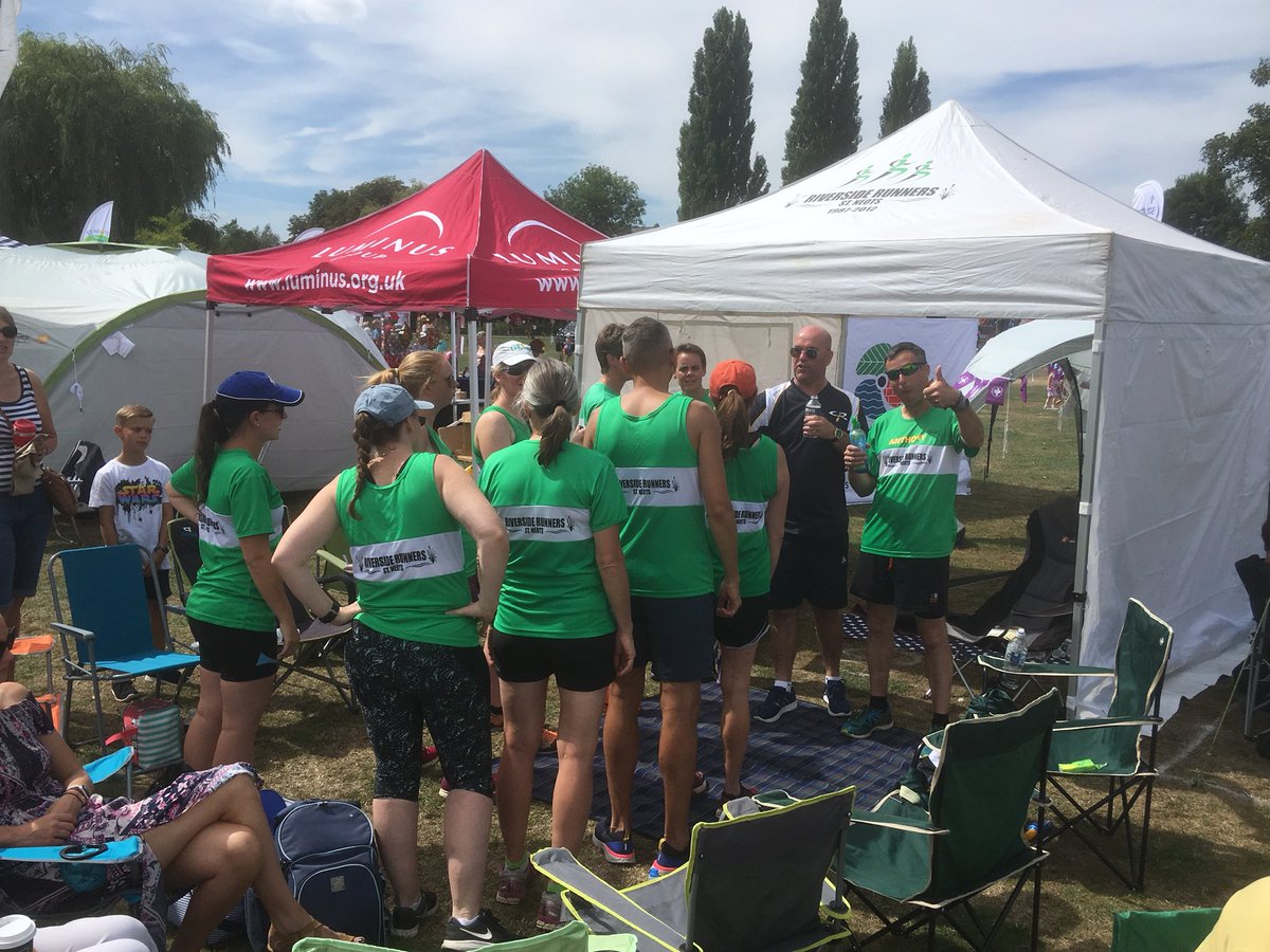 StNeotsDragonBT's tweet photo. Riverside Runners getting a team briefing 🐲 #stneotsevents https://t.co/XLu1F4q1CW