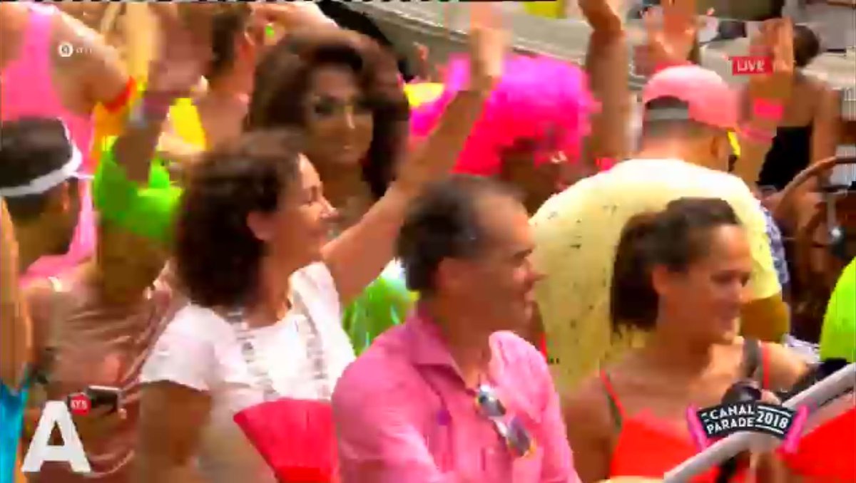 AT5's tweet image. Halsema op haar 'gaymeente'-boot

at5.nl/live