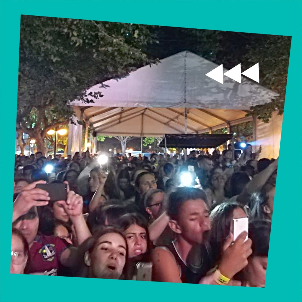 viladocondefest's tweet photo. Fãs do @Dengaz é a vossa vez!
Foi incrível o espetáculo, o Dengaz merece o vosso obrigado 🙌 😜
#viladocondefest #dengaz #música #festival #viladoconde https://t.co/z3fR0gqmtn