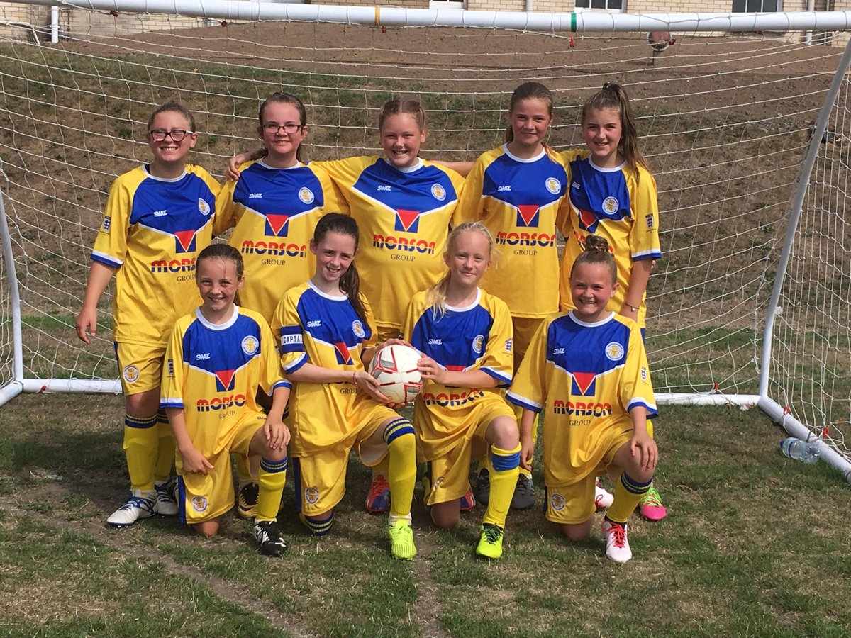 MikeRennie14's tweet photo. What a fantastic way to start the weekend off these girls were Amazing once again 2day winning there 1st pre season friendly against a very good Afc Devonport side at Plymouth prep school 2-0 💛⚽️💙 https://t.co/pSH43xy88d