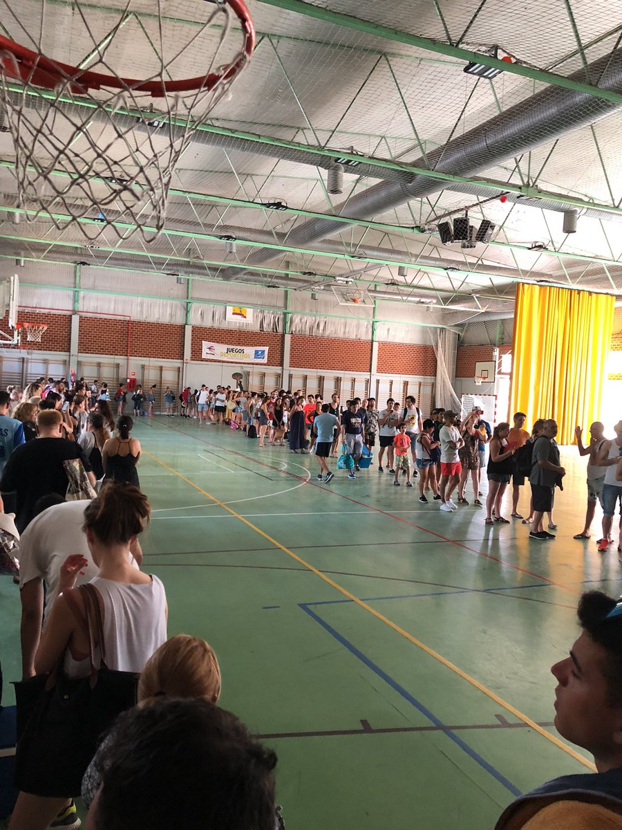 Sacar una entrada para la piscina en Madrid.. que buena organización..