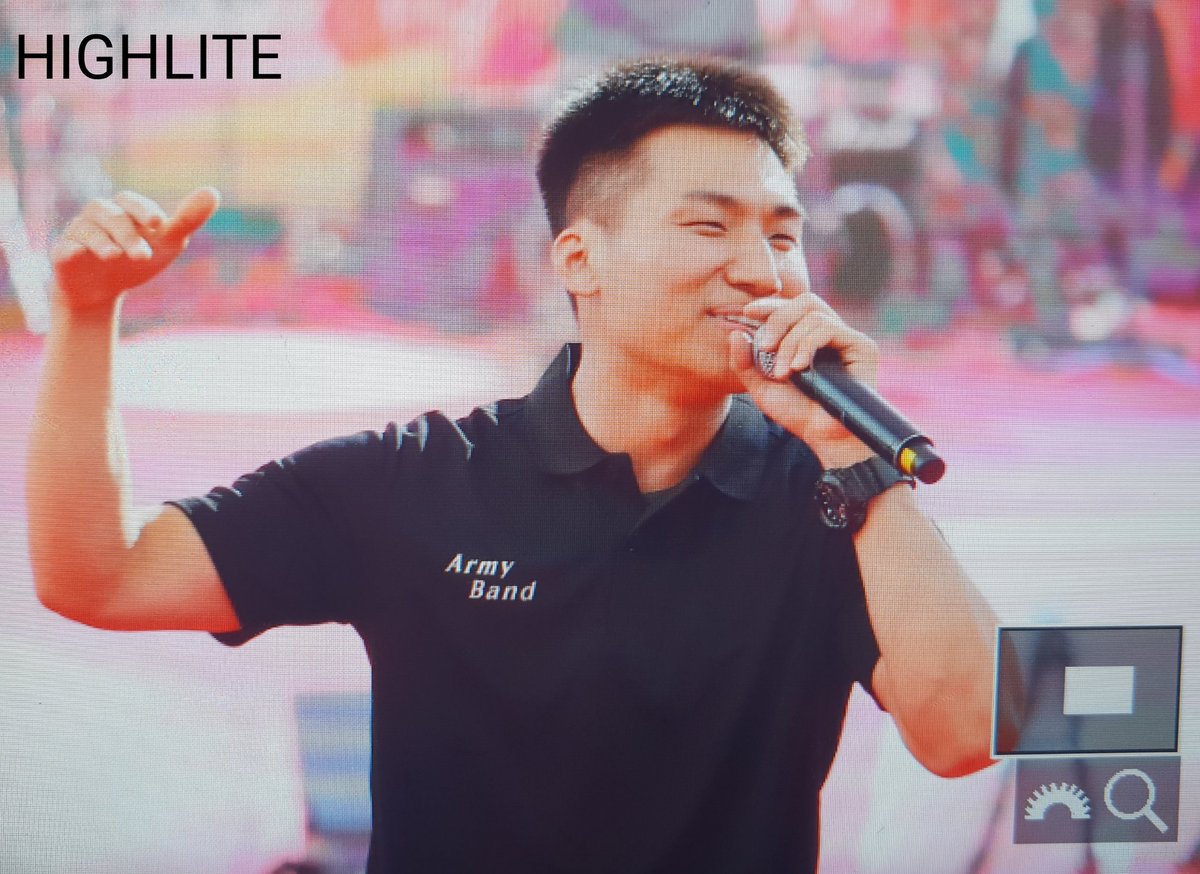 High__Lite's tweet photo. 180804 화천 토마토 축제!
대성아 ㅜㅜㅜ 같은 하늘 아래 있는 너와 나😭😭😭 https://t.co/qJPJNmSb60