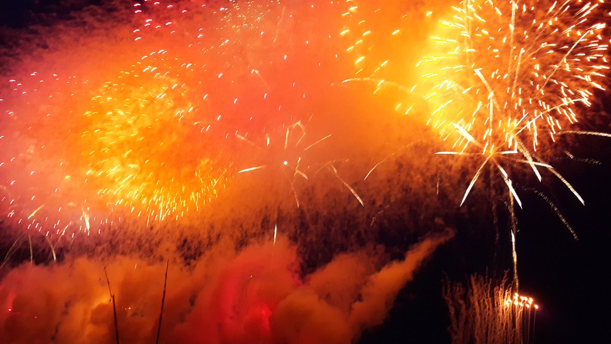 500foll's tweet photo. 今年も花火は凄かった✨✨ https://t.co/PB4IpRuoNk