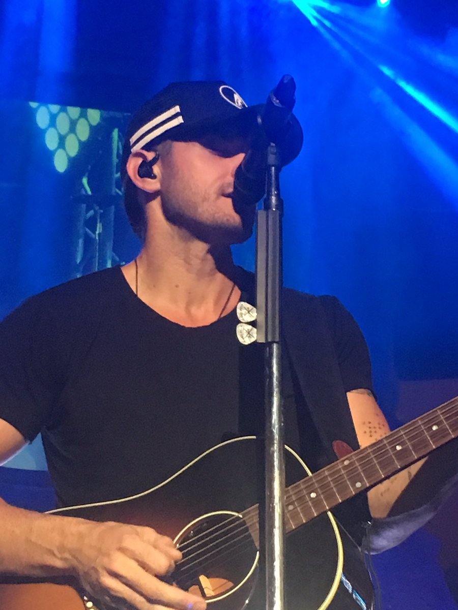 Front row to this babe for my birthday 🎉😍🔥🍹🇺🇸🙌🏻 <a href="/lukepell/">Luke Pell</a>