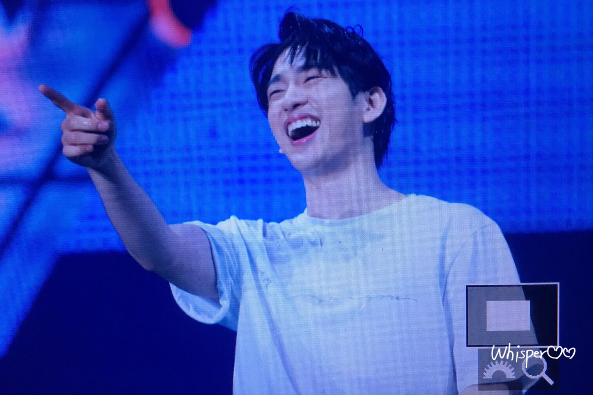 Whisper_922's tweet photo. 180804 Eyes On You in Singapore
뱀이보고 ㅋㅋㅋㅋㅋ

#GOT7 #Jinyoung #갓세븐 #진영 
#GOT7WORLDTOUR https://t.co/HVJOVKfaSS