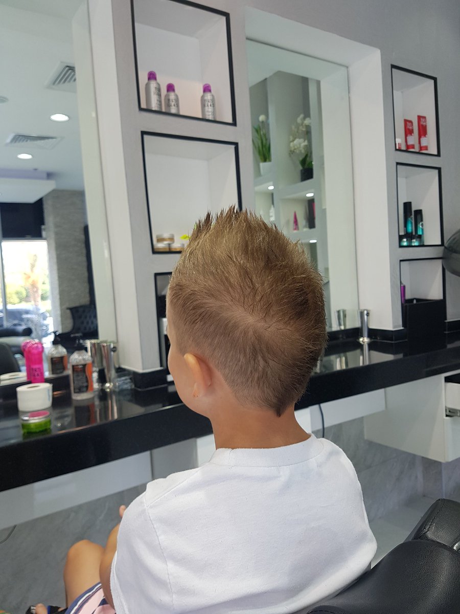 loganhannah92's tweet photo. When my Dad and brother go to the barbers in Dubai un-supervised!! #likinthemohawk #willgrowback #mumnotimpressed ๐๐ฌ๐คช https://t.co/bdqTx6H378