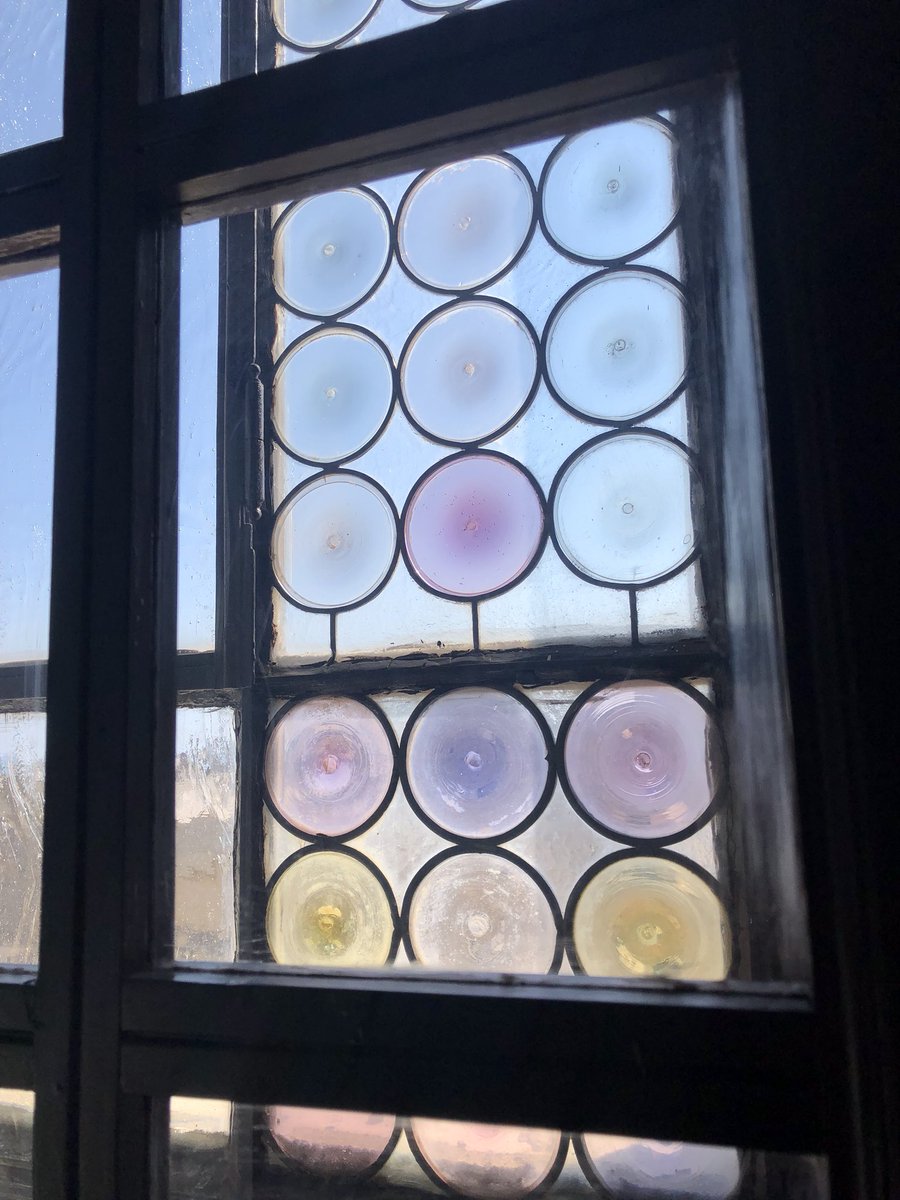 Musbicarovigno's tweet photo. #4agosto Le vetrate artistiche presenti nel blocco-neo romantico del #castello di #Carovigno, in #Puglia #brindisi #weareinpuglia https://t.co/7wW3gScGqk