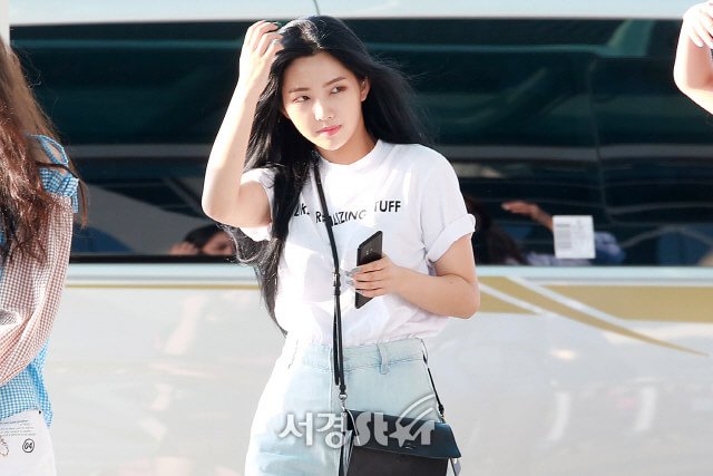 ✈️ (G)I-DLE yesterday at the airport heading to New York~!  <a href="/G_I_DLE/">조명철</a>