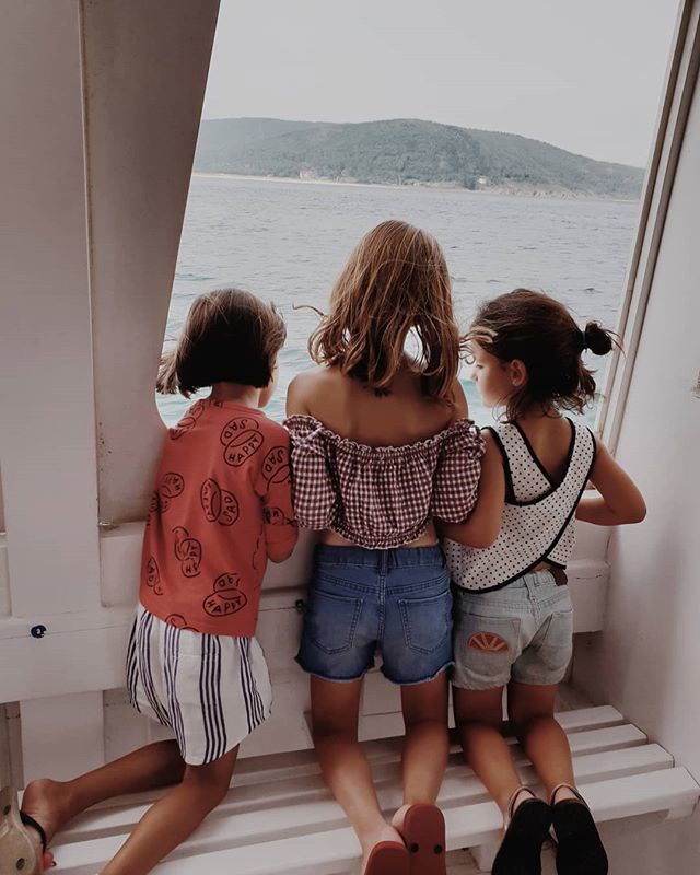 ConBotasdeAgua's tweet photo. A veces hacer un poco "el turista" no está nada mal 😉.
.
#primaZ #turistasenbarco #merioyodelavisiónsubmarina #Fisterra https://t.co/kX3utLxbS1