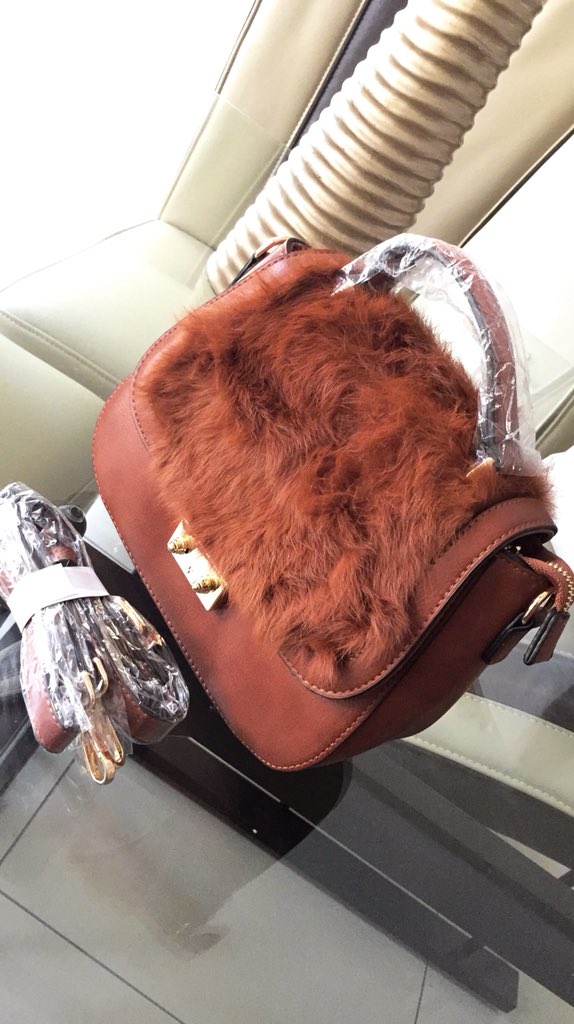 Nokbnga_ndaba's tweet photo. Plug yourself ladies with statement ,fashionable bags for SALE.  Good quality has never been this affordable.💁🏽‍♀️👜👜👛  All for R400 and R450 with postage  Please RT for support.  #GirlsTalkZA https://t.co/Fif4KsFJLN