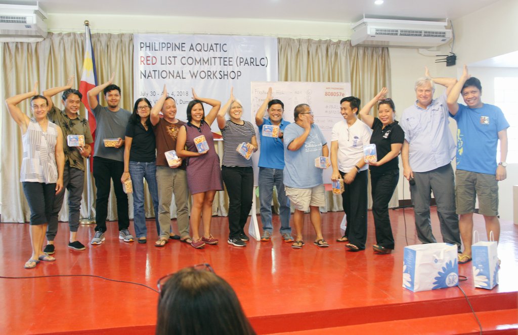 jean8rum's tweet photo. It's been fun 4 days w/ fellow Filipino #shark #ray specialists @aayaptinchay @BalyenaOrg @mudjiesantos @kntsrgn + more! #PARLC #NFRDITeach https://t.co/UUtxIjNrZK