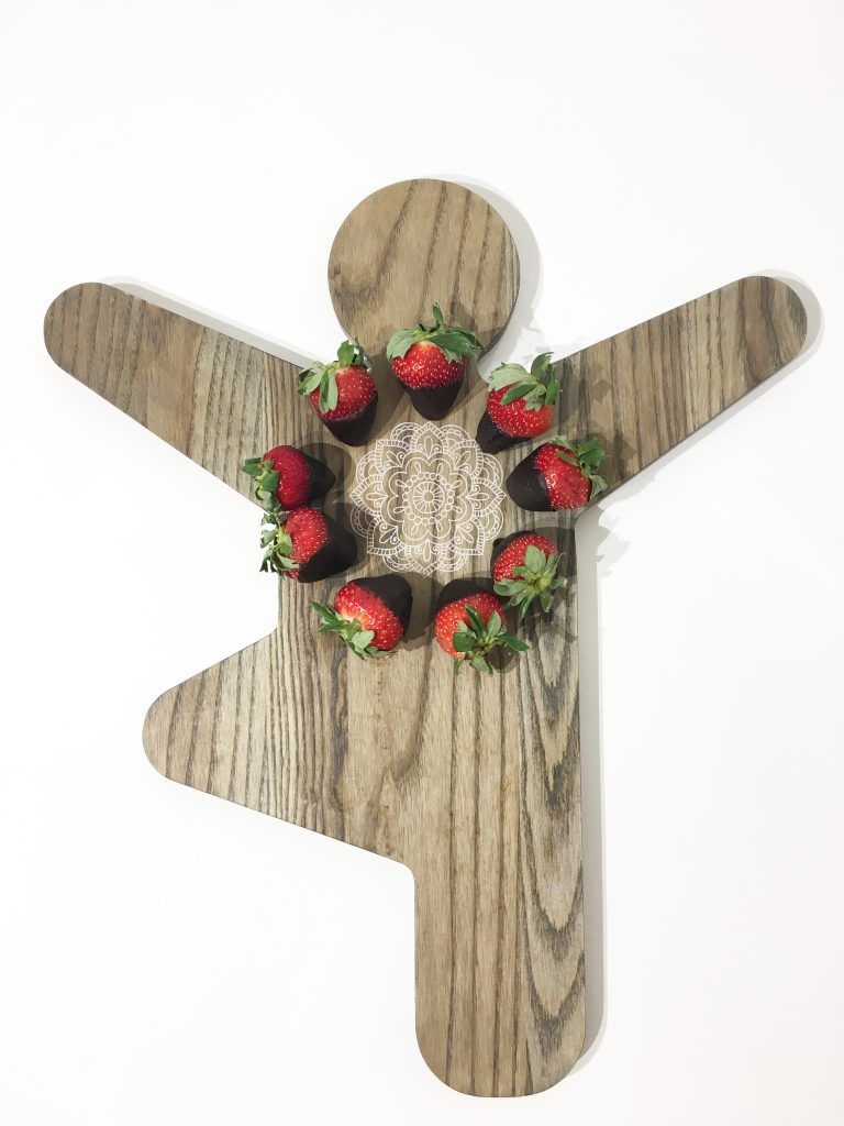 wellroundedguru's tweet image. Check out the beautiful Teak Wood yogi cutting board from Yummi Yogi! It is the perfect gift for weddings, birthdays, or just to treat yourself! 
buff.ly/2Lfs2It
#yogicuttingboard #yummiyogi #kitchenclassics #unique #funinthekitchen #comealive