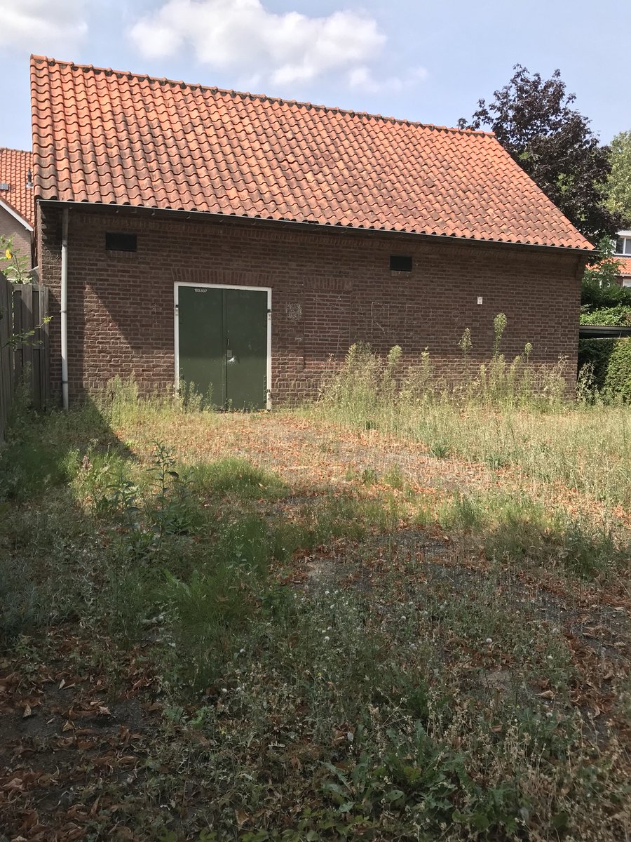 Hier ook maar eens wat energie aan besteden <a href="/Enexis/">Enexis</a> ?? Zevenbergen, Burg v Akenstraat. #aanfluiting #zogajenietmetjeomgevingom <a href="/EnexisGroep/">Enexis Groep</a>