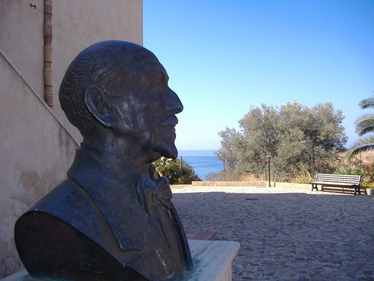 teatrolafenice's tweet image. 🎭 La strada degli scrittori in Sicilia: Sciascia, Pirandello e Camilleri nel bel mezzo della bellezza superna della Valle dei templi di Agrigento. Un’iniziativa grandiosa per nobilitare i viaggiatori di cultura. Grazie a chi l’ha resa realtà 🎭 

#VentaglidiParole
#ScrivoArte