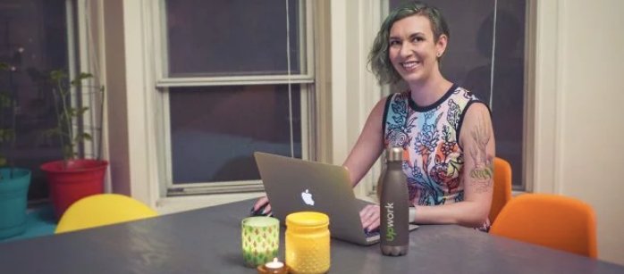 Upwork's tweet photo. How #Freelancer @JulieEwald Turned Being Broke into a #Business Opportunity @melaniefeltham https://t.co/iHjbZQP7Q0 https://t.co/MlnizdBxDd