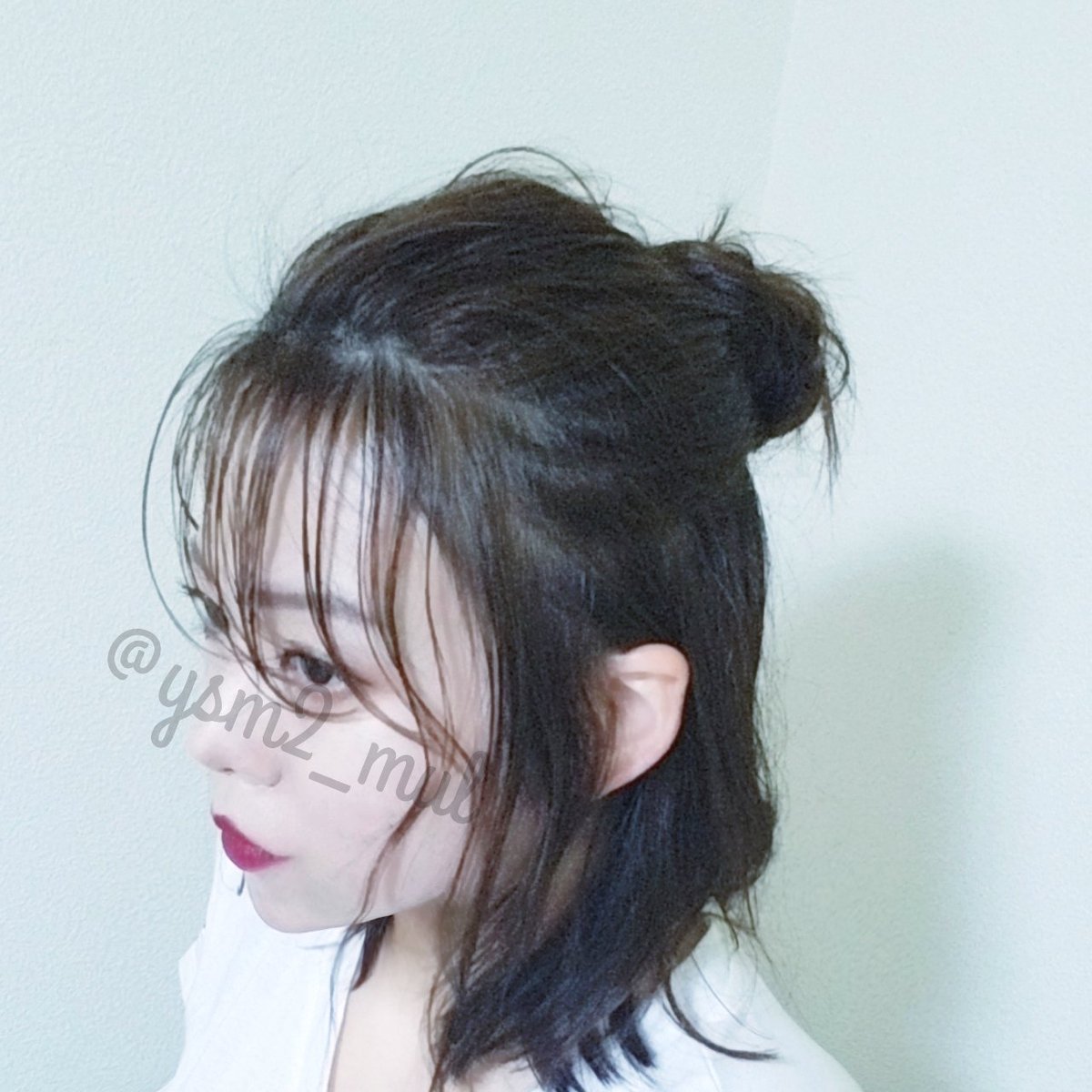 吉見さん 今日のヘアアレンジ パープルリップ チークレス 服装も白t 黒スキニーに合わせて ルーズだけどロックっぽいテイストに 毛先は外ハネ 全体を軽く巻いて 前髪を半分巻き込んだハーフアップ トップは緩く崩して 残った前髪とサイド 吉見さん 今日のヘアアレンジ パープルリップ チークレス 服装も白t 黒スキニーに合わせて ルーズだけどロックっぽいテイストに 毛先は外ハネ 全体を軽く巻いて 前髪を半分巻き込んだハーフアップ トップは緩く崩して 残った前髪とサイド