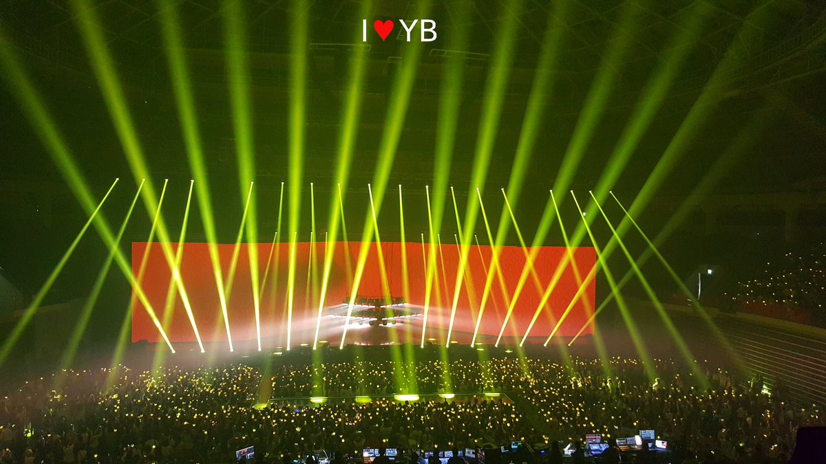 URTHESUN's tweet photo. THE GREAT SEUNGRI🐼

막내 승리군의 씩씩한 첫 솔로콘서트🎤
정말 더!! 그레잇한 첫공연이었어요.
혼자 부르는 IF YOU 가 쓸쓸했지만😭
형들의 든든한 축하응원메세지 덕분에 승리군도 으쌰으쌰 했을거라 생각해요.

첫 솔로콘서트 축하해요 💕 #승리
@ForvictoRi https://t.co/2ZG8TpzIHw