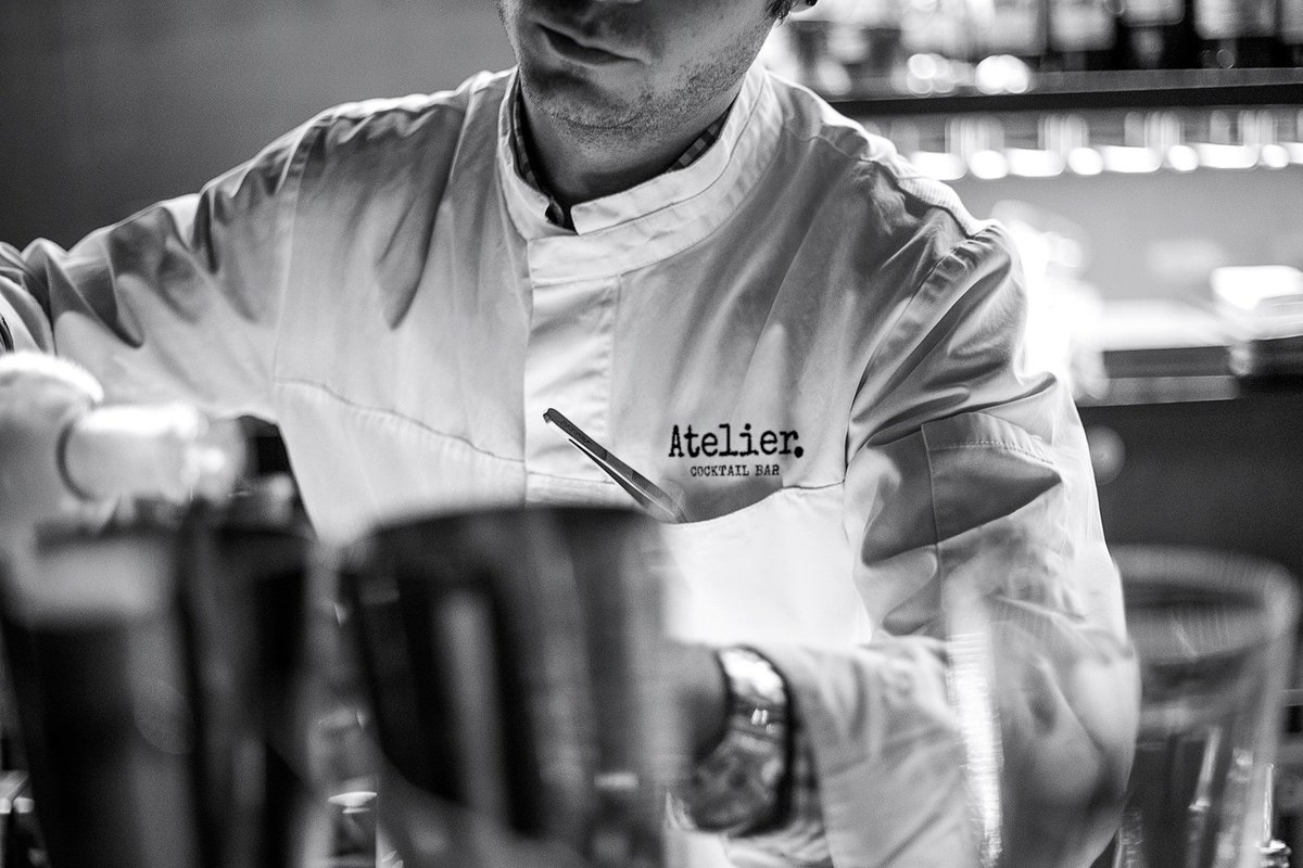 Crear una atmósfera especial es algo complejo, efímero pero fundamental. 💡
Creating a special atmosphere is something complex, ephemeral but essential.💯 

#MyWay #BohemiaExperience #philosophy <a href="/loungeatelier/">atelier lounge</a> #passion #bartending #grancanaria