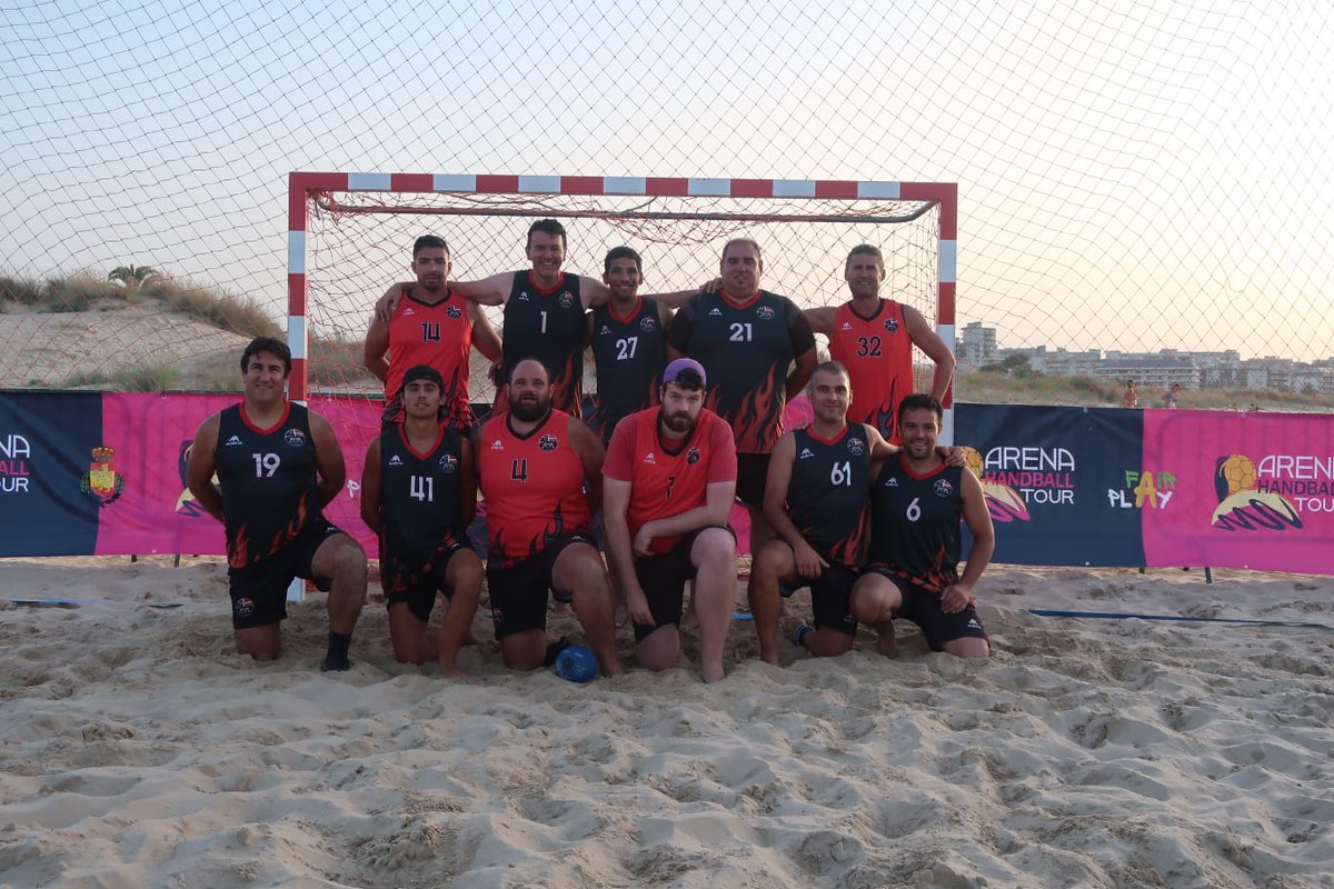 Y con una derrota por 2-0 contra Painkillers acabamos esta temporada de Balonmano Playa.
Gracias todos los que han compartido arena con nosotros, arbitros y organizadores de torneos.
Una temporada intensa como de costumbre con muchas horas al sol y km en las espaldas.
Uuublcbu!!!