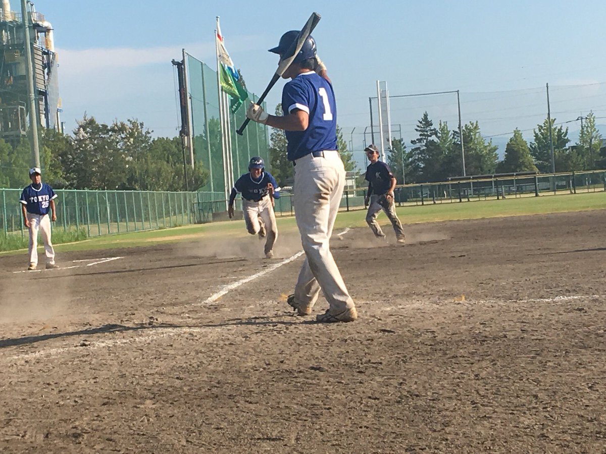 東京大学運動会ソフトボール部 東日本大会 1試合目 Vs盛岡大学 盛岡 0 0 0 0 東京 5 6 4 15 東京大学の勝ち 2塁打 池内 2試合目 Vs関東学園大学 東大 0 0 1 6 1 0 4