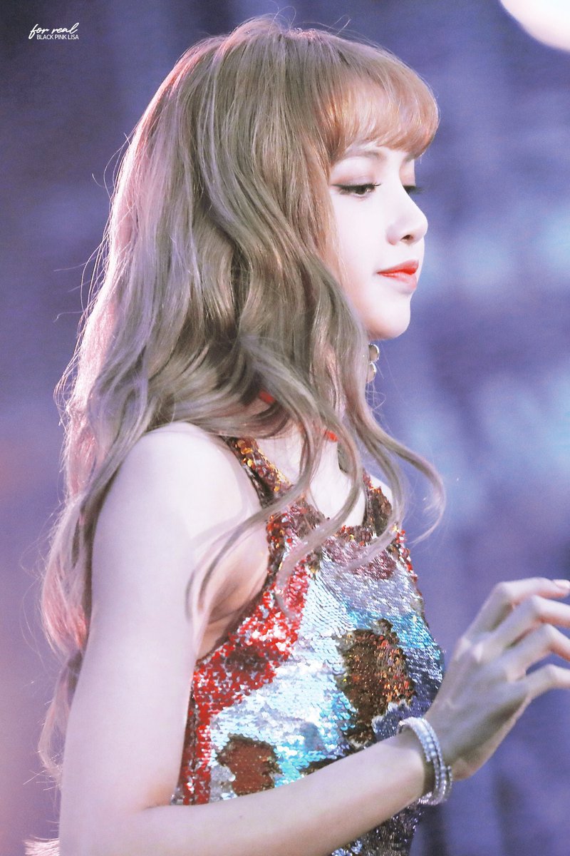 Blackpink S Lisa Can T Stop Her Tears From Flowing After Fans Did