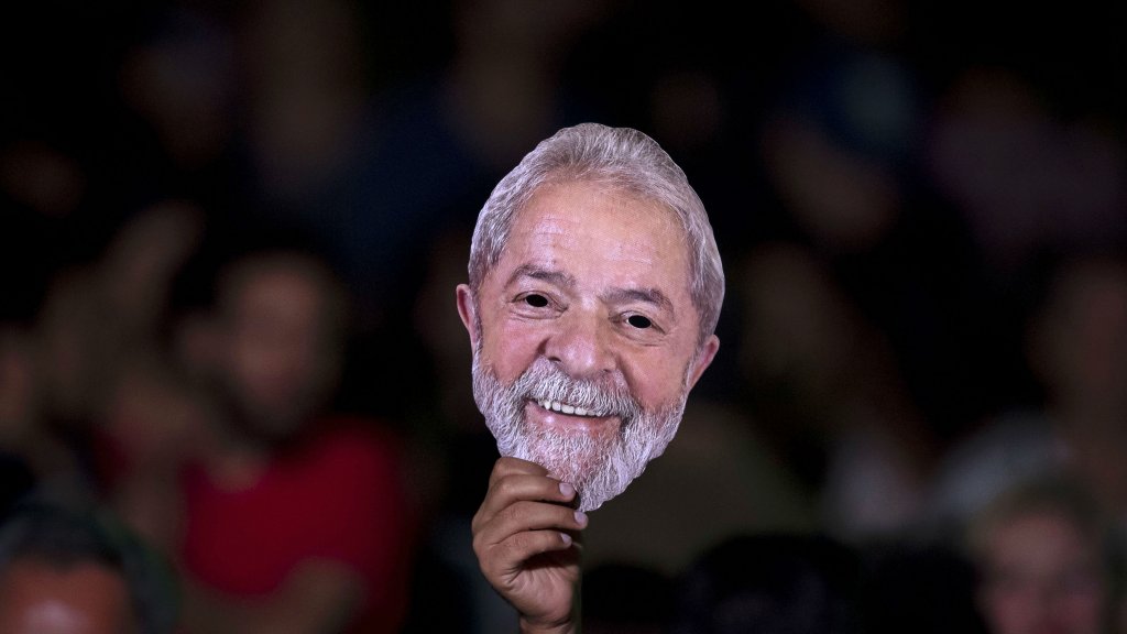 France24_en's tweet image. Brazil's Lula launches presidential candidacy from prison f24.my/3NCX.t