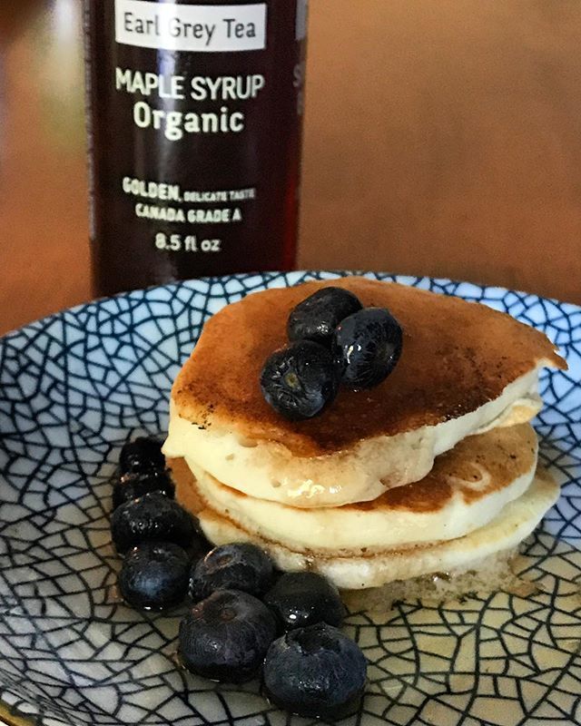 It’s Treat yo self Saturday morning. With silver dollar pancakes 🥞 And yes, that’s Earl Grey-flavored maple syrup. 🤩 ift.tt/2OKrQPB