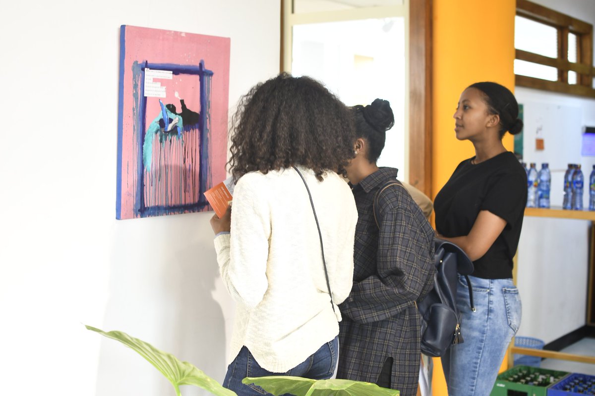 traingobeze's tweet photo. Are u a poetry buff? Come check out Everted's Poetry on Canvas event @gobeze happening now. #gobeze #poetry #event #everted https://t.co/eIA26Rts94