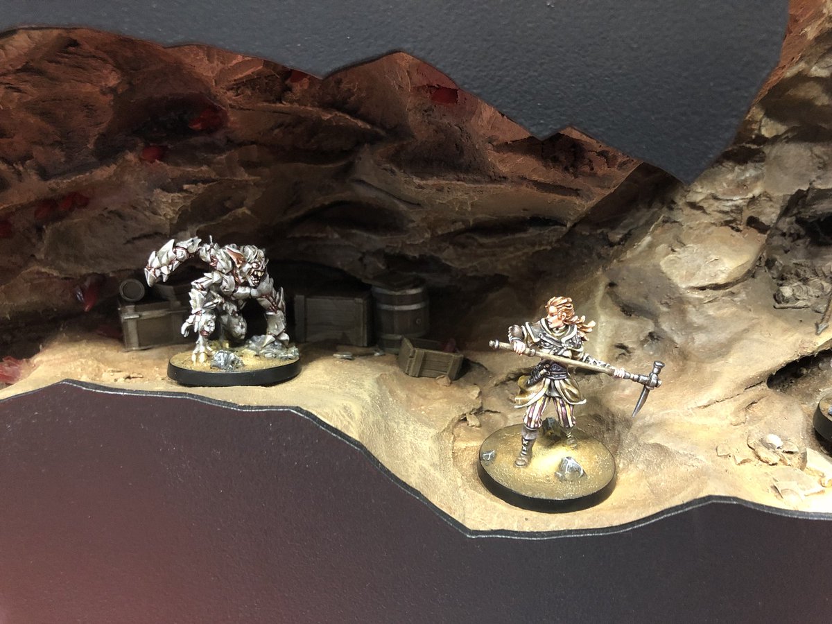 TheToshiStation's tweet photo. The amazing diorama for Claustrophobia in the @Monolithedition #GenCon2018 booth. This is amazing work and really highlights the quality of the miniatures. https://t.co/qabejRsYeR