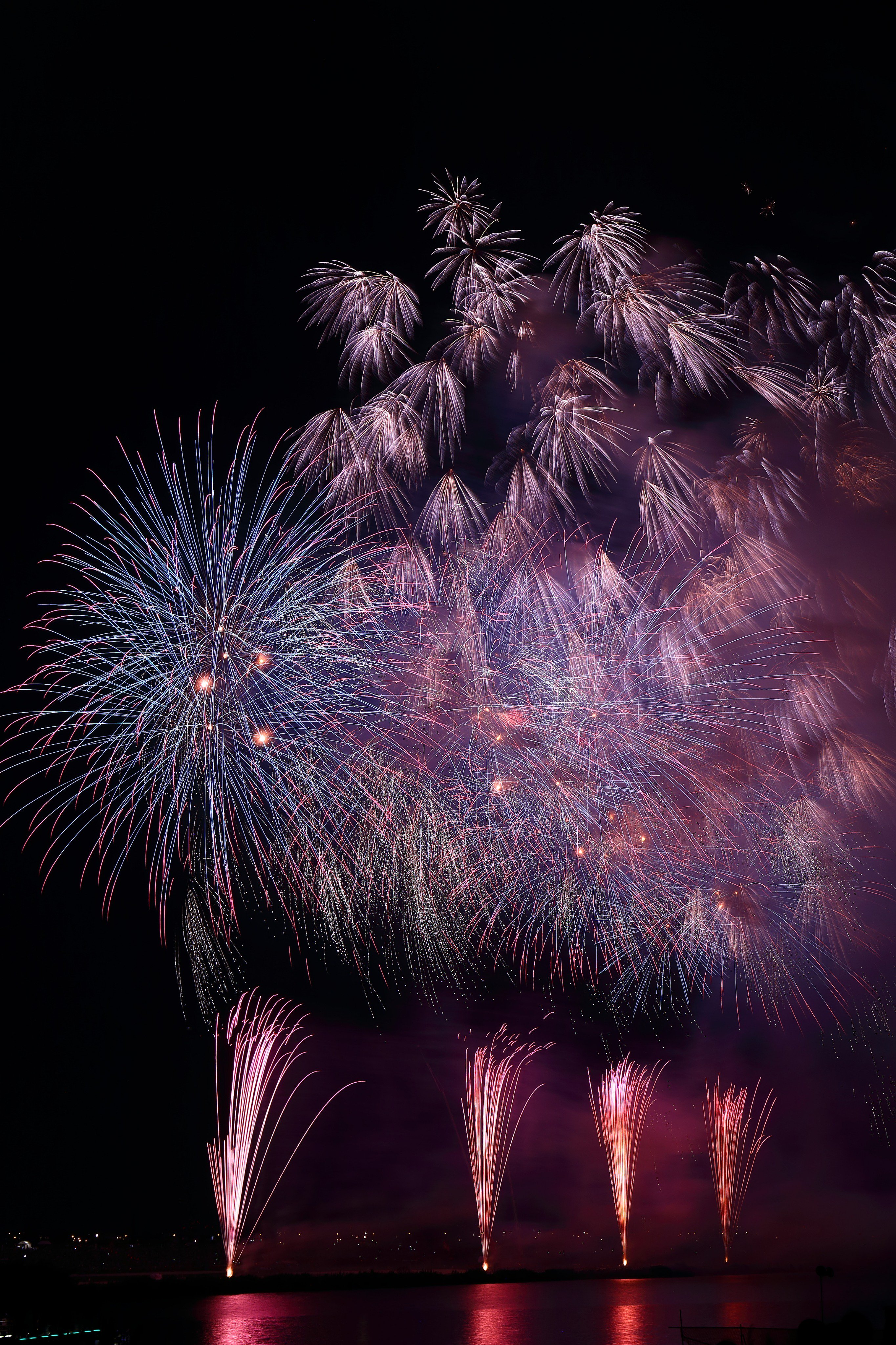 みやざき 님의 트위터 10年以上ぶりくらいに花火大会に行ってきました 日本一と言われてる江戸川の花火大会 ド派手なものからシンプルなものや変な動きの花火など色々あって めちゃくちゃ良かったです 市川花火大会 江戸川花火大会 市川 花火大会