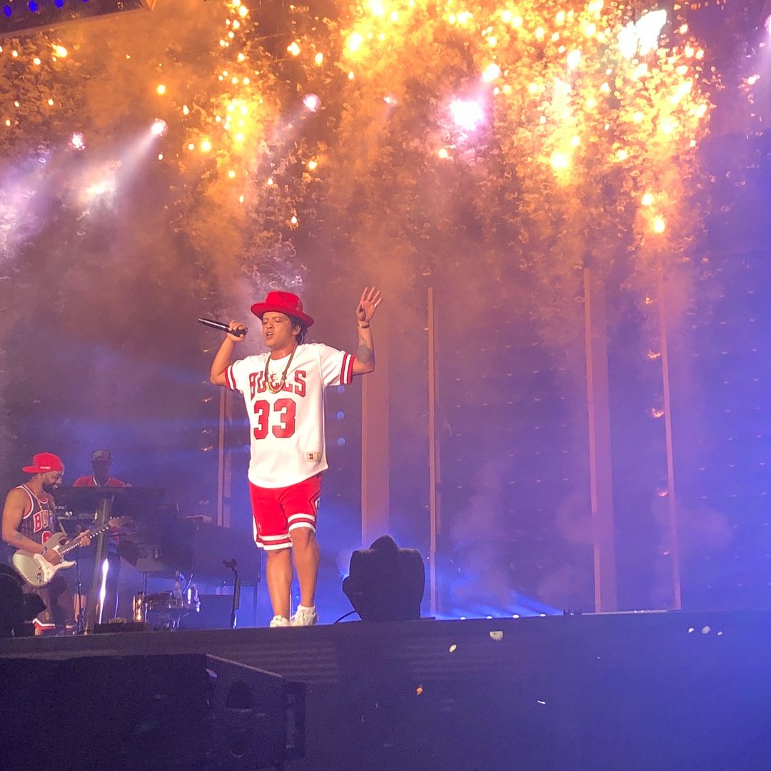 LBMBRA's tweet photo. 📸 03/08 | Show no Lollapalooza Chicago. (@wngu86vinyl) https://t.co/cEmn2waynQ
