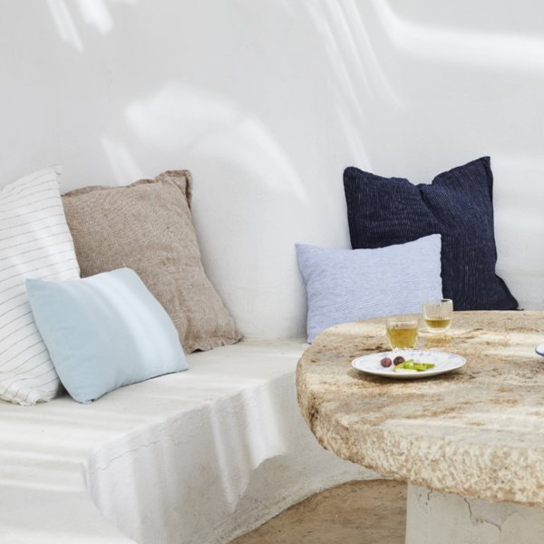 Saturday afternoon inspiration from Linge Particulier, soft fresh  French Linen. buff.ly/2vzzUtD