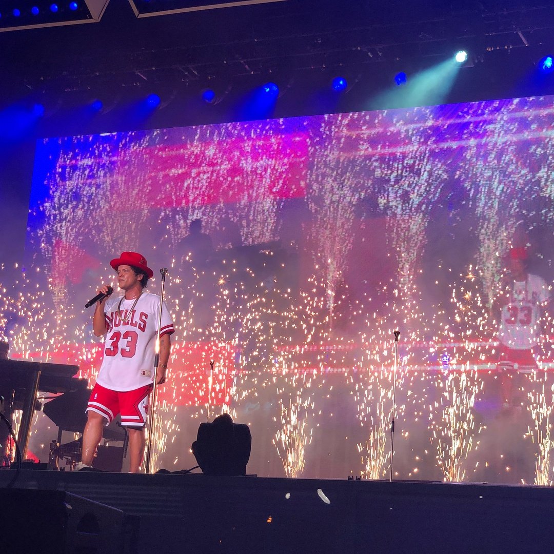 LBMBRA's tweet photo. 📸 03/08 | Show no Lollapalooza Chicago. (@wngu86vinyl) https://t.co/AMSl4KlkSv