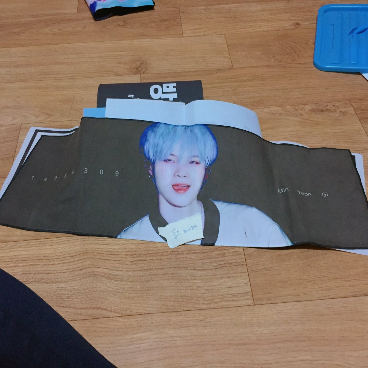 land0901's tweet image. 타래에 물품들 다판매되면 알티추첨 한분께 민윤기 혀앓이건이랑 나눔물품 모두 1장씩 보내드려요
#알티추첨 #알티 #RTplz #RT추첨