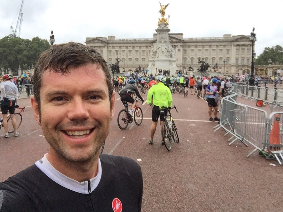 TRIplantbased's tweet photo. Last Sunday on the finish line of the @ridelondon #ride100 🌱🚴♂️💨
•
•
•
•
#triplantbased #plantpower #plantpoweredathlete #plantbasedathlete #vegan #fitvegan #ridelondon #buckinghampalace #london #vegansofig #cycle #bikeride #athlete #shutuplegs #100miles https://t.co/rzXCQ7Rip4