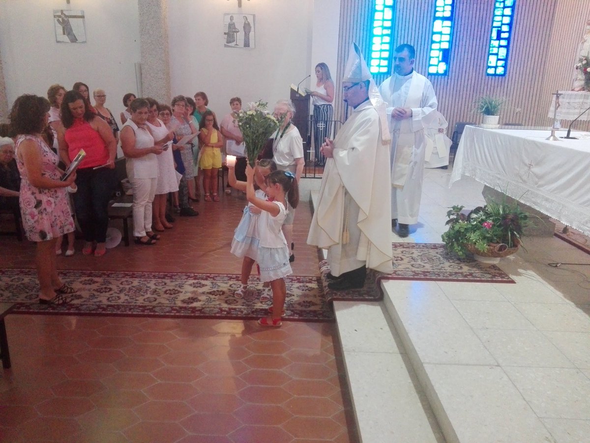 Obispofcerro's tweet photo. En la parroquia de #Valrio eucaristía en la celebración del cincuenta aniversario de la fundación del pueblo de colonización. https://t.co/R7kq7eMHks