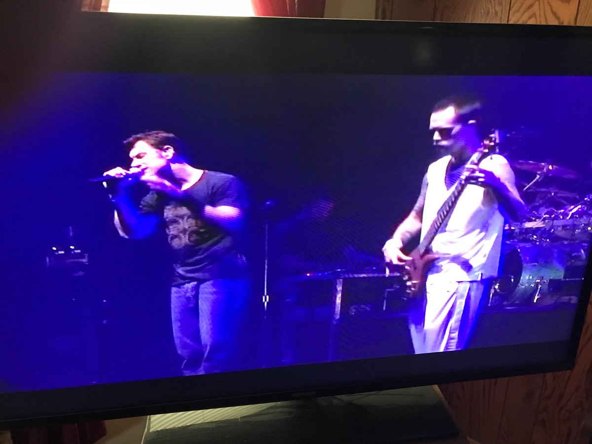 SV_Fan_325's tweet image. Today is the day, @311 is playing in Austin tonight!!! @NickHexum @pnut currently psyching myself up by watching the #311Day2004 dvd, man what a crazy show that one was!!! The song playing right now is #UseOfTime, what an epic song!!! #BePositiveAndLoveYourLife #NeverEndingSummer